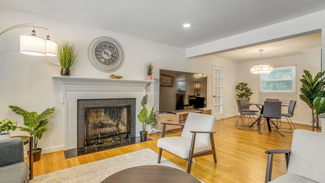 Photo of Livingroom in Alexandria West