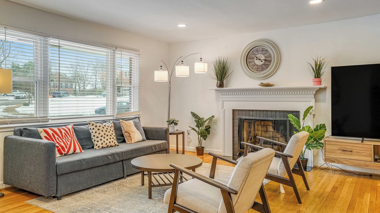 Photo of Livingroom in Alexandria West