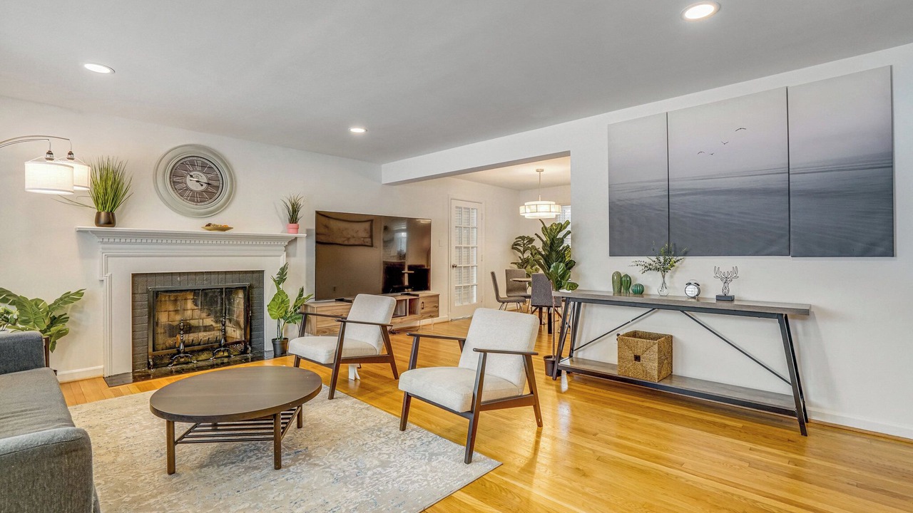 Photo of Livingroom in Alexandria West