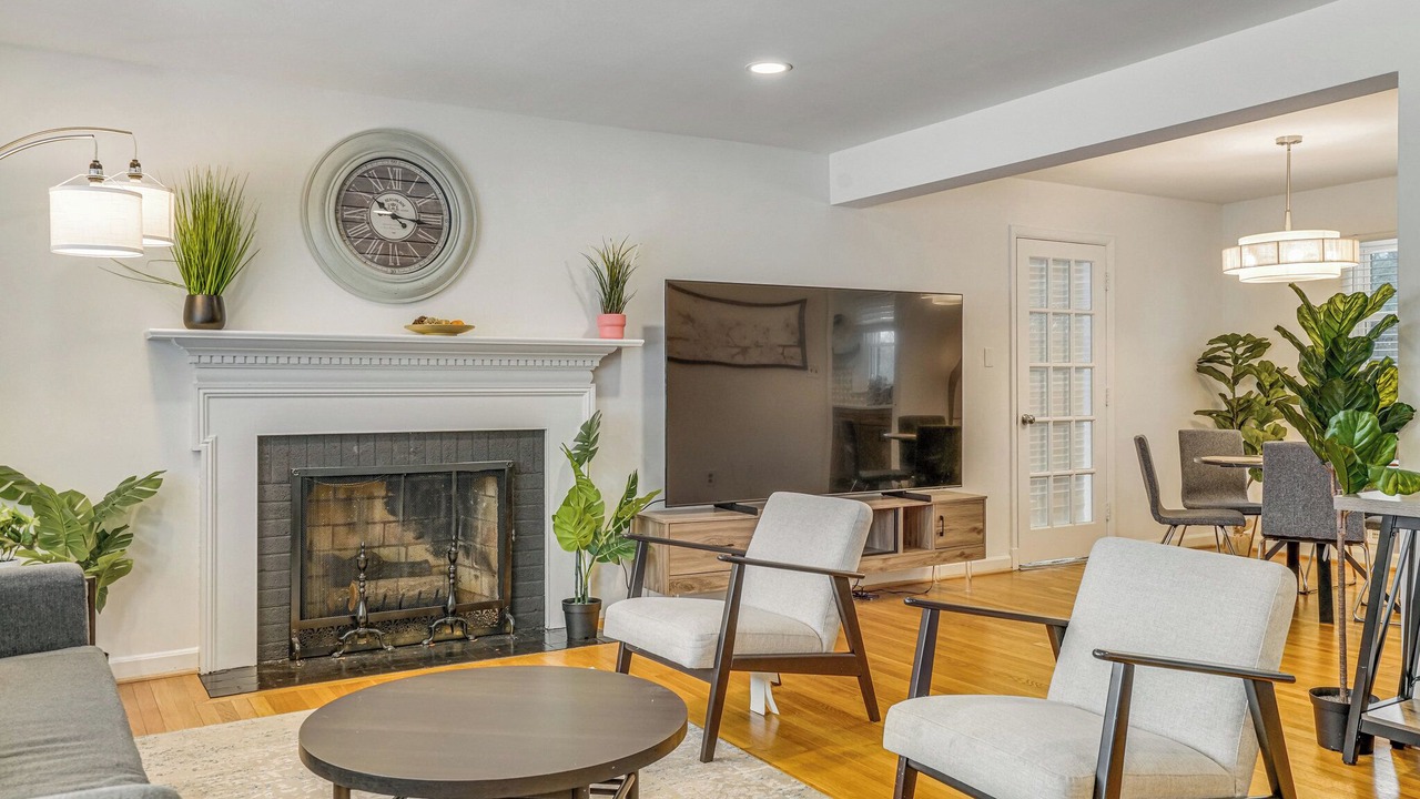 Photo of Livingroom in Alexandria West