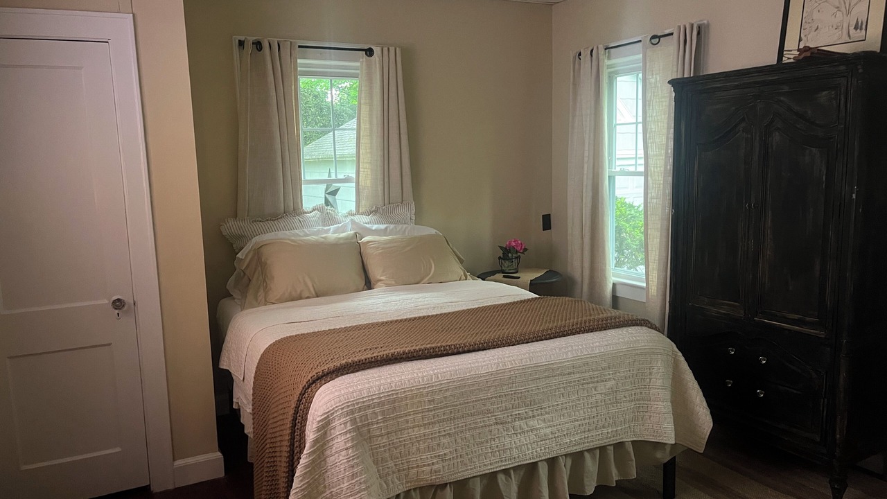 Photo of Bedroom in Stony Brook