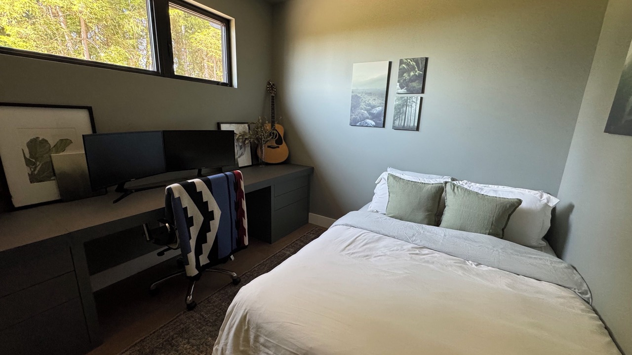 Photo of Bedroom in Roberts Creek