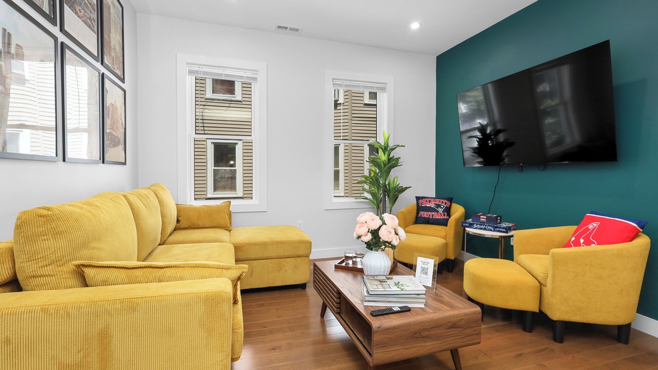 Photo of Livingroom in East Somerville
