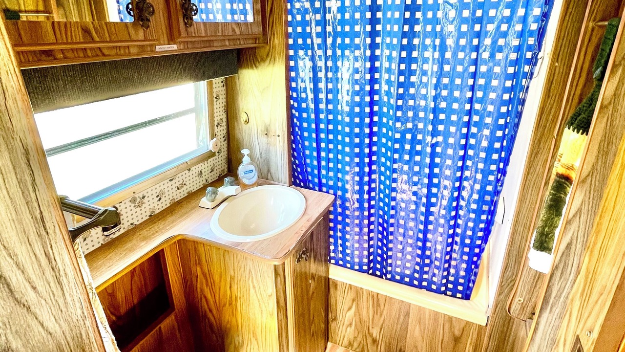 Photo of Bathroom in Farmersville Station