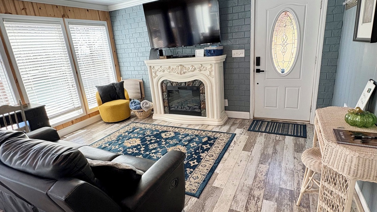 Photo of Livingroom in Dan River