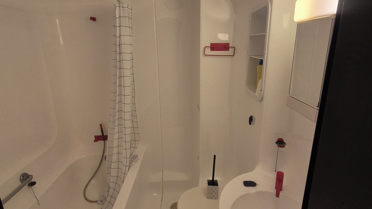 Photo of Bathroom in Tregastel