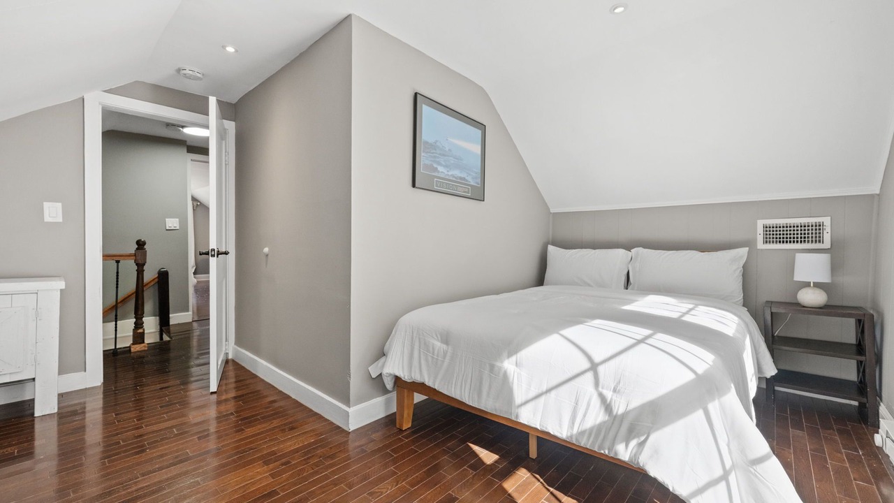 Photo of Bedroom in Northport