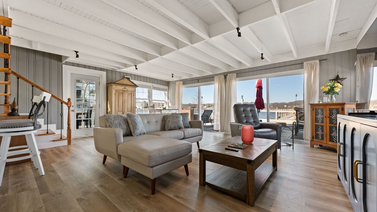 Photo of Livingroom in Northport