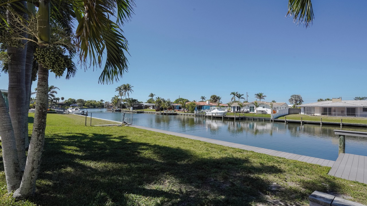 Photo of Others in Cocoa Isles