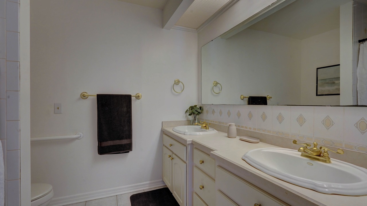 Photo of Bathroom in Cocoa Isles