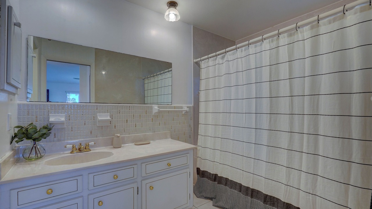 Photo of Bathroom in Cocoa Isles