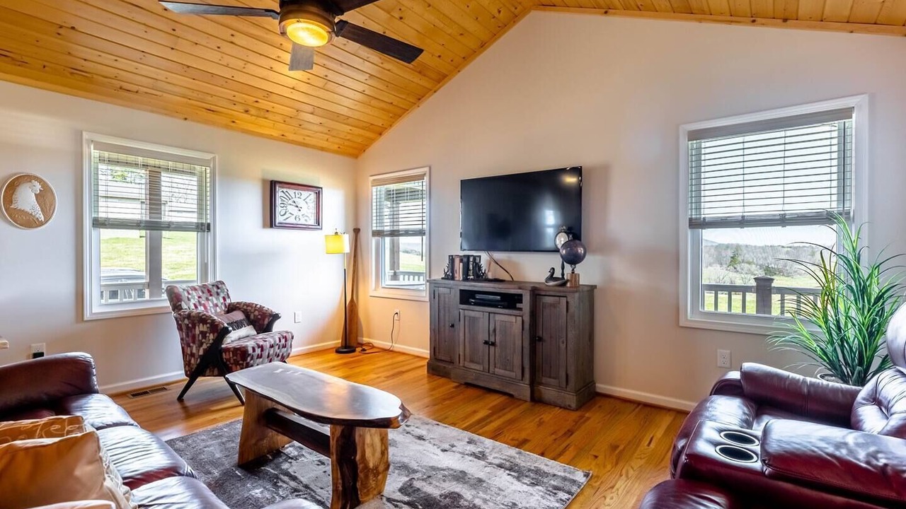 Photo of Livingroom in Barren Springs
