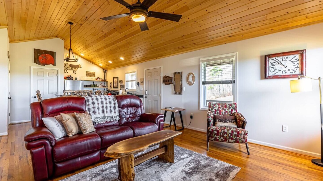 Photo of Livingroom in Barren Springs
