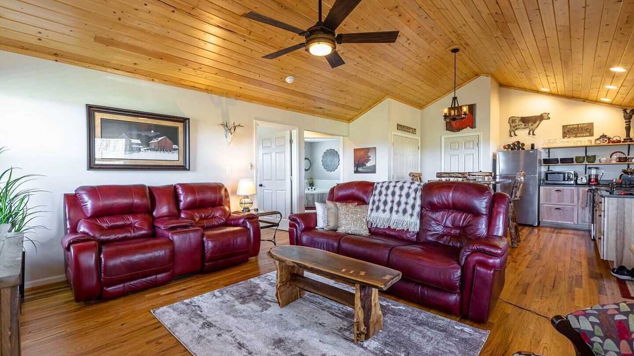 Photo of Livingroom in Barren Springs