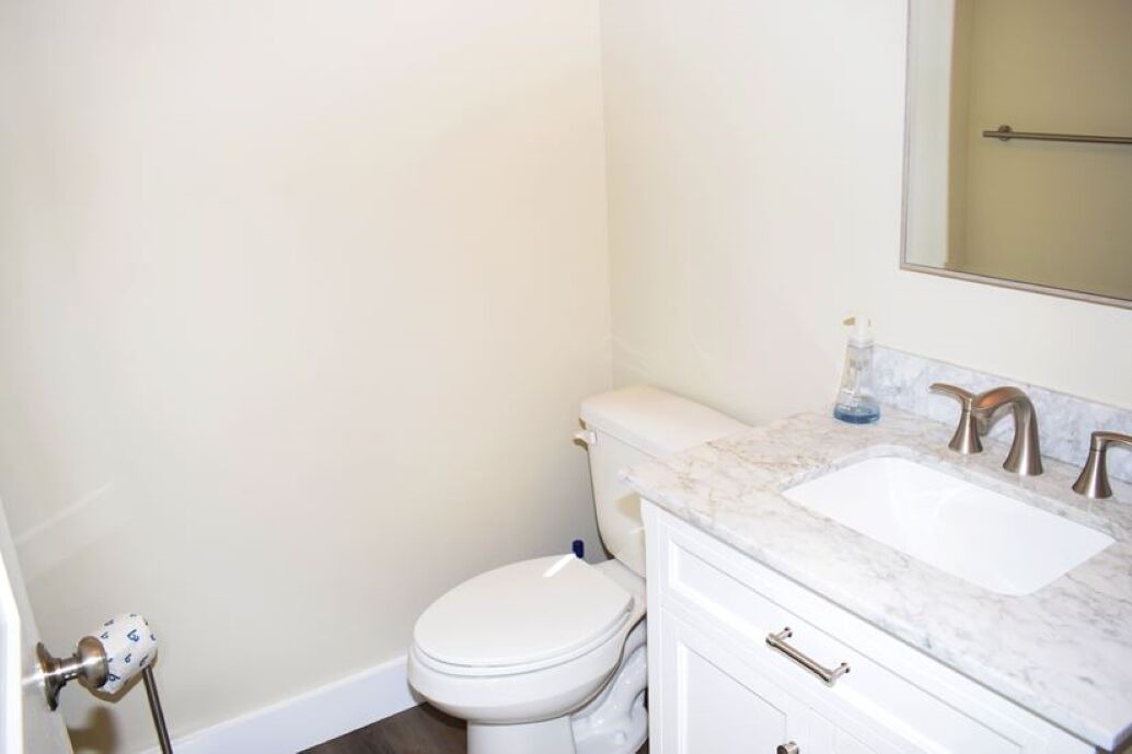 Photo of Bathroom in Deep Hole