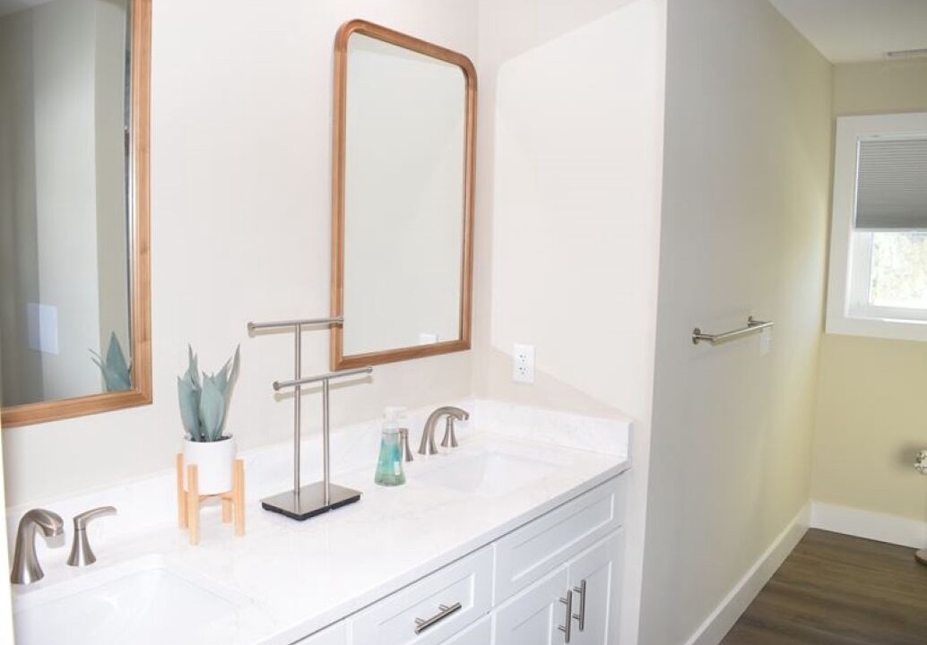 Photo of Bathroom in Deep Hole