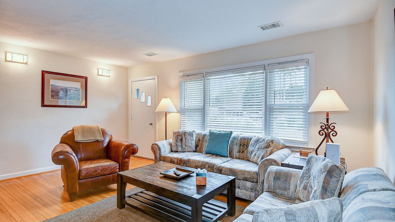 Photo of Livingroom in Northeast Virginia Beach