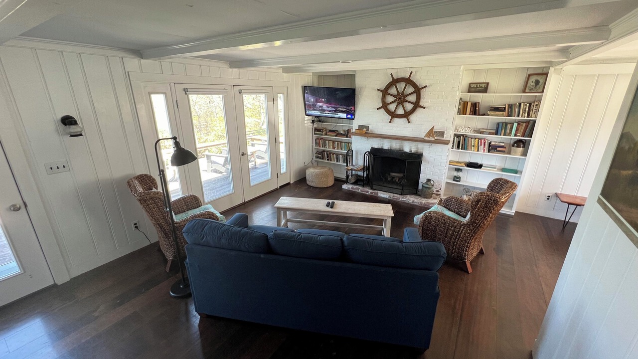 Photo of Livingroom in Chilmark