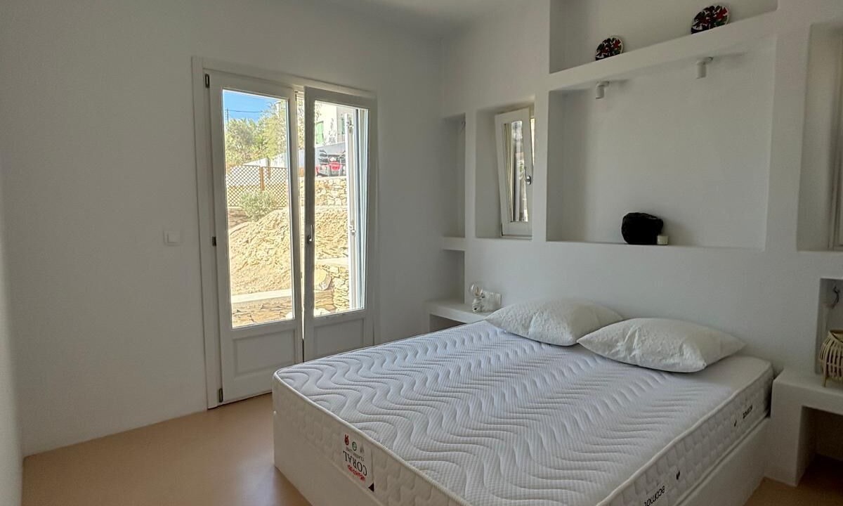 Photo of Bedroom in Ios Town