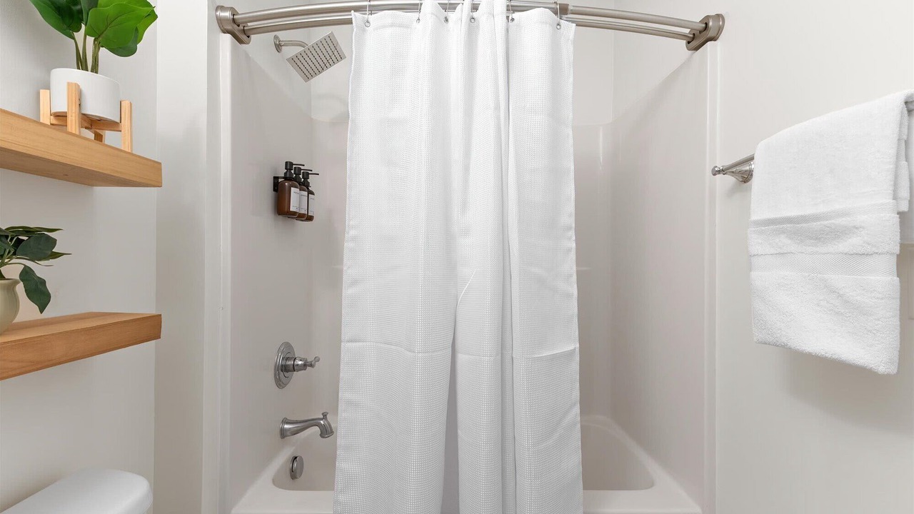 Photo of Bathroom in Lockerbie Square