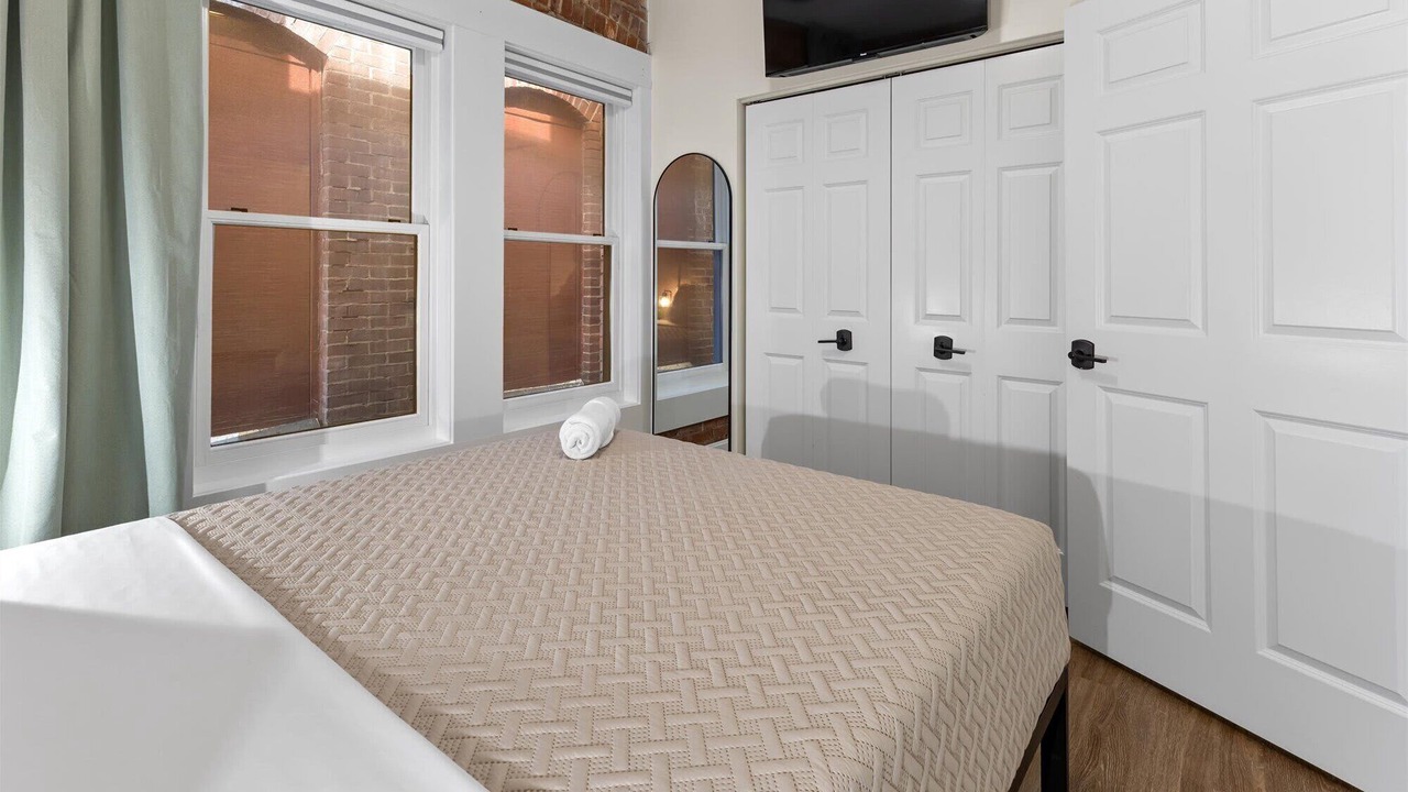 Photo of Bedroom in Lockerbie Square