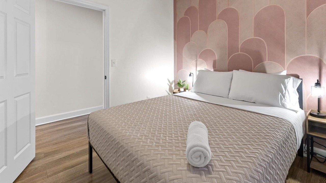 Photo of Bedroom in Lockerbie Square