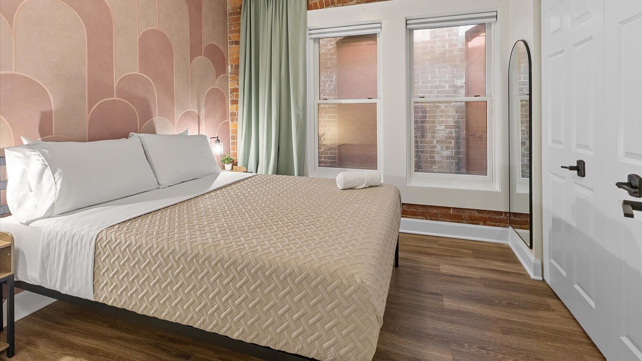 Photo of Bedroom in Lockerbie Square