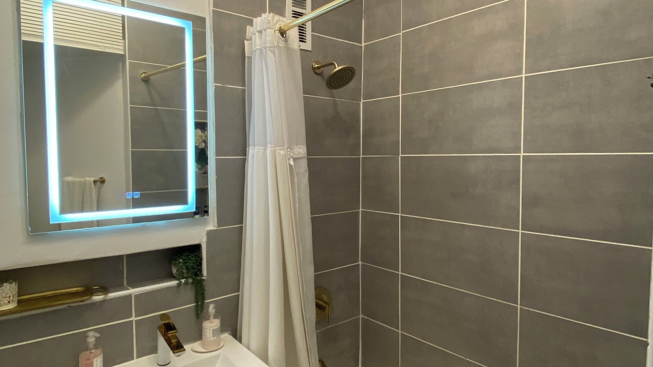 Photo of Bathroom in Central Park North