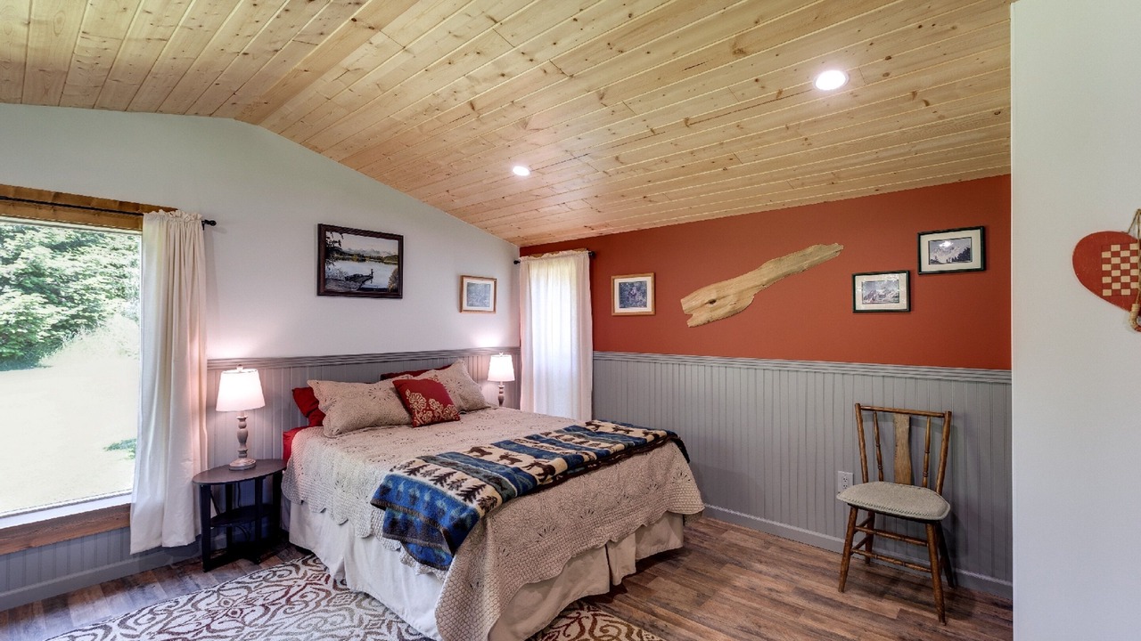 Photo of Bedroom in Maple Falls