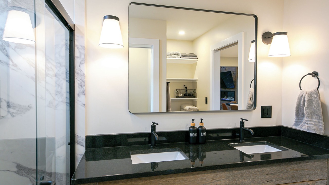 Photo of Bathroom in Rising Sun