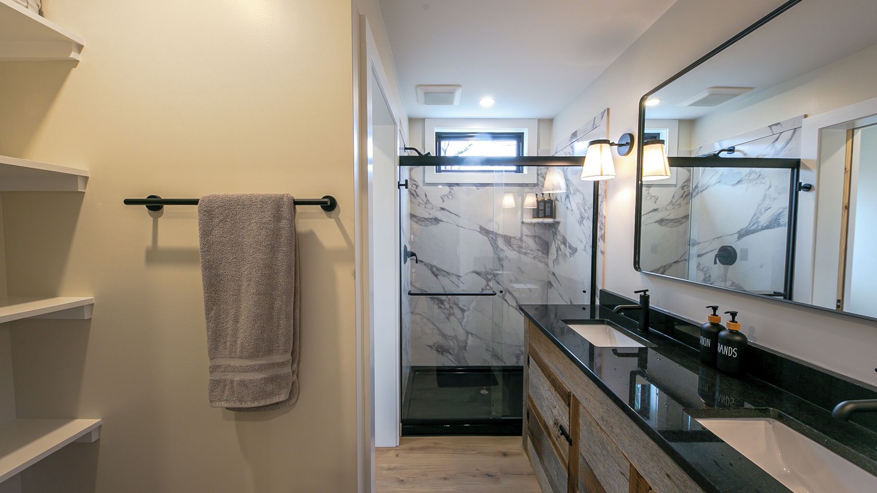 Photo of Bathroom in Rising Sun