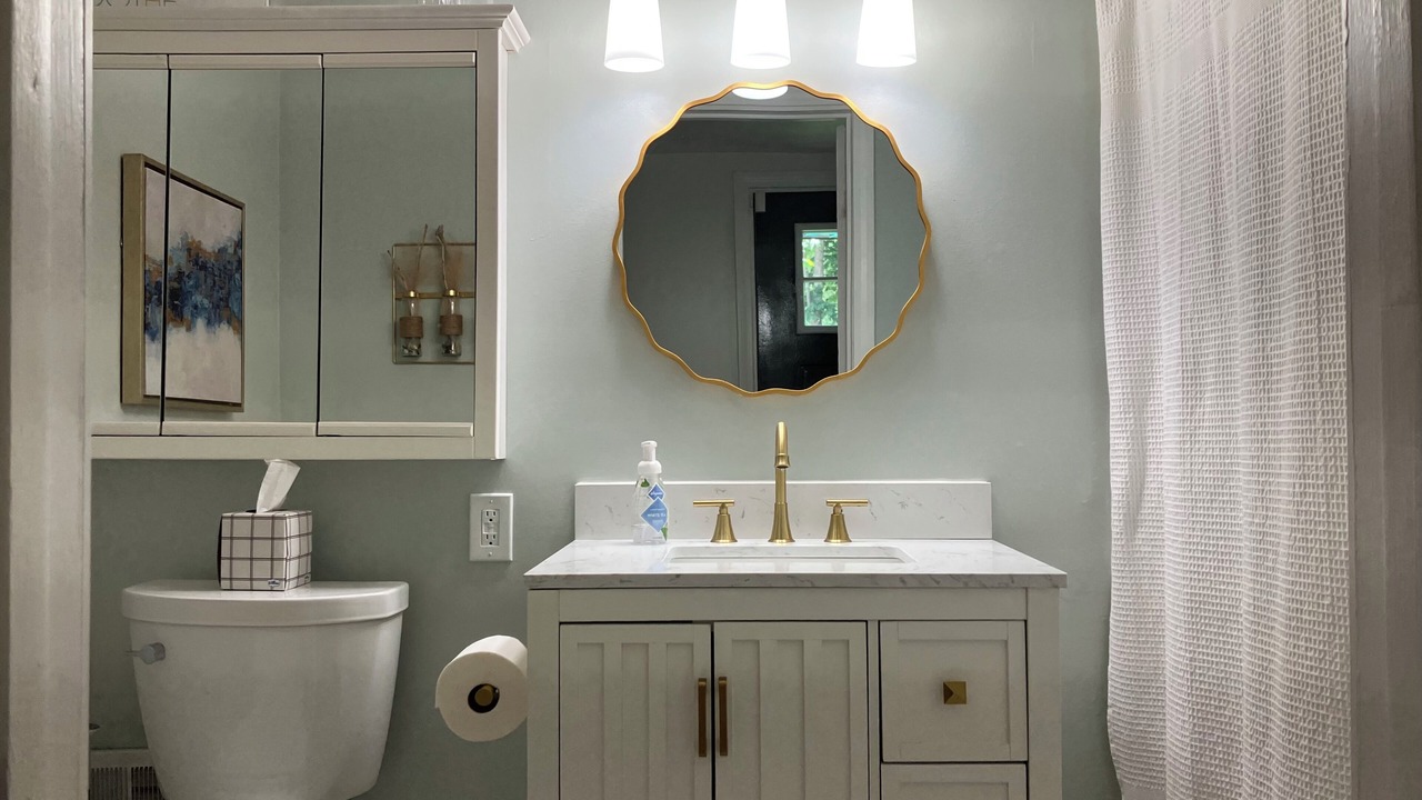 Photo of Bathroom in Lake Erie Beach