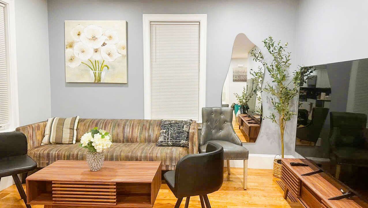 Photo of Livingroom in Meeting House Hill