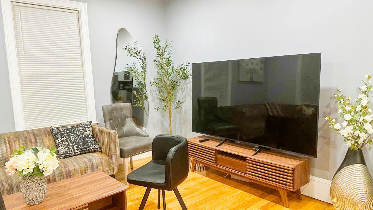 Photo of Livingroom in Meeting House Hill