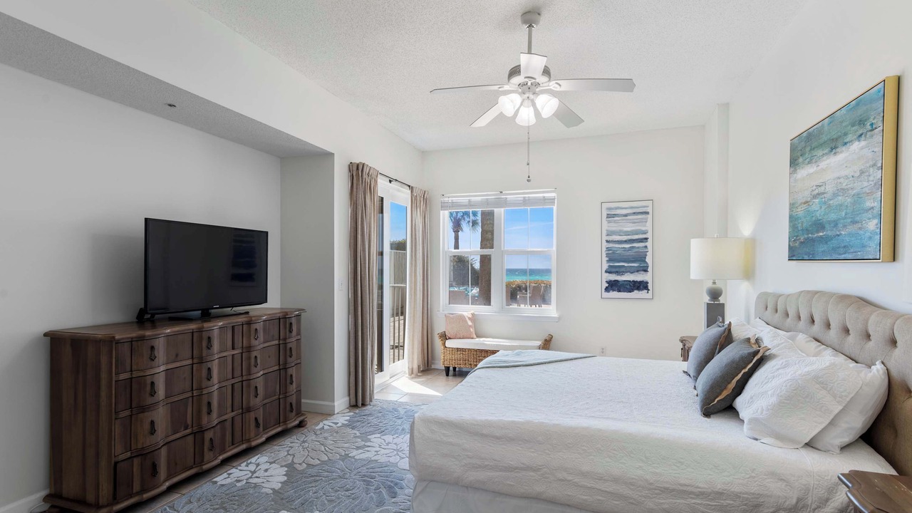 Photo of Bedroom in Crystal Beach