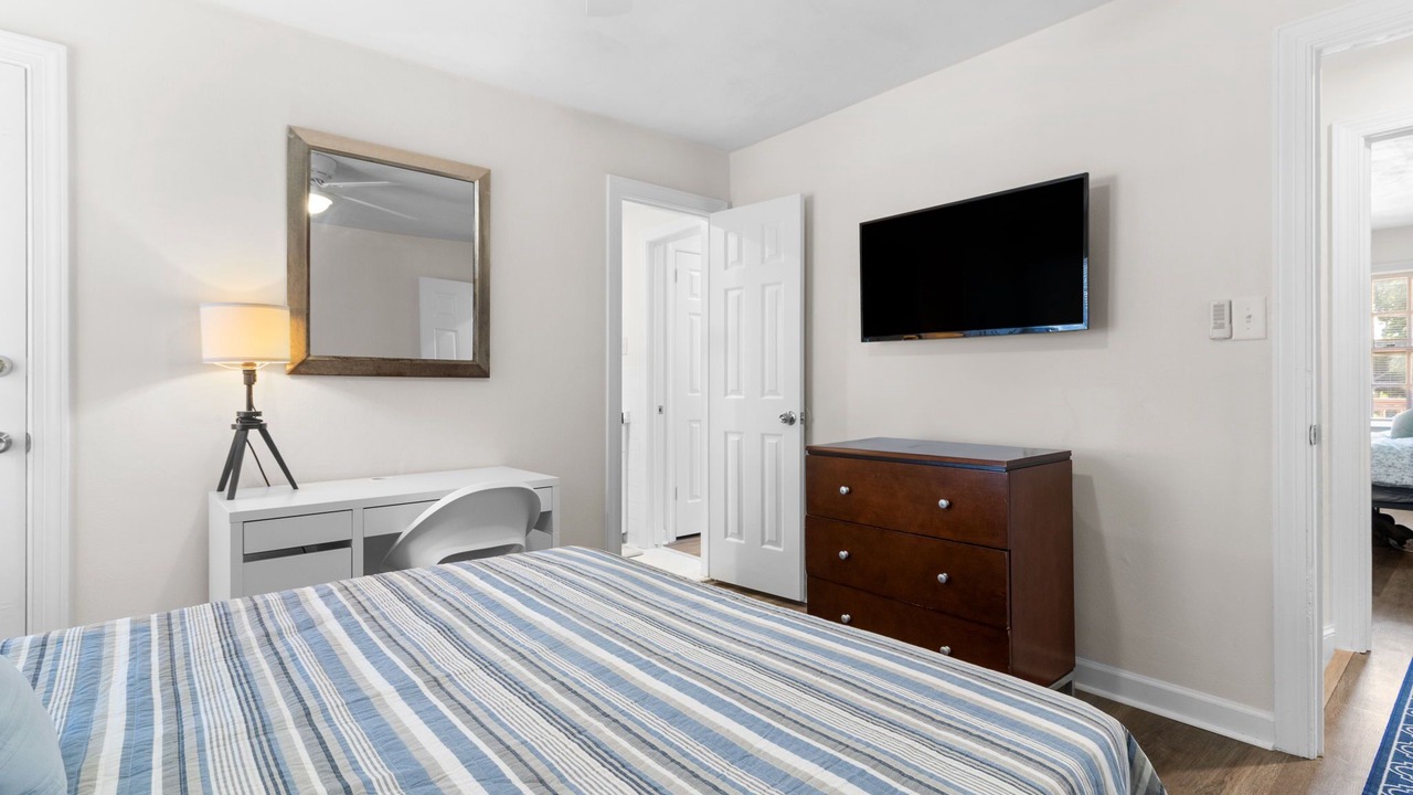 Photo of Bedroom in Chic's Beach