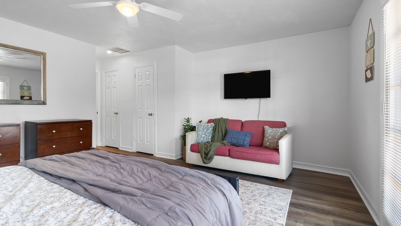 Photo of Bedroom in Chic's Beach