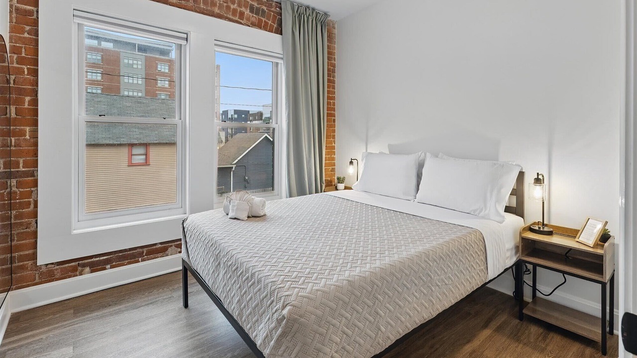 Photo of Bedroom in Lockerbie Square