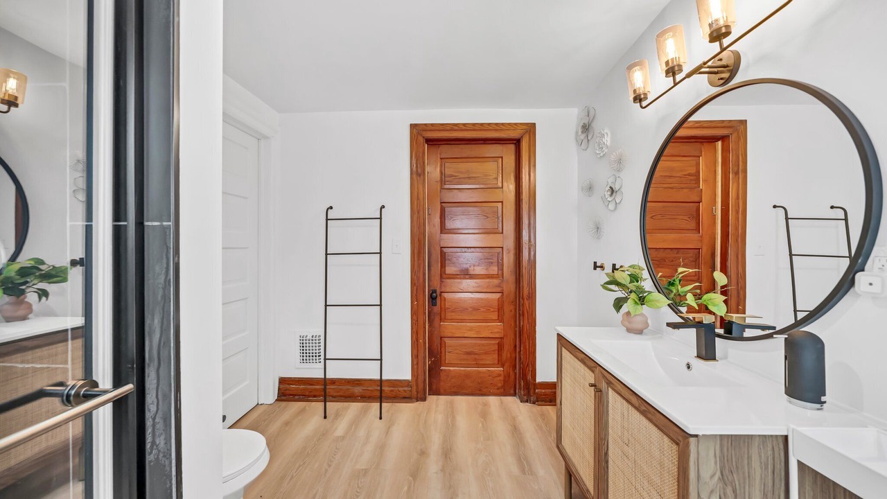 Photo of Bathroom in Niagara Falls