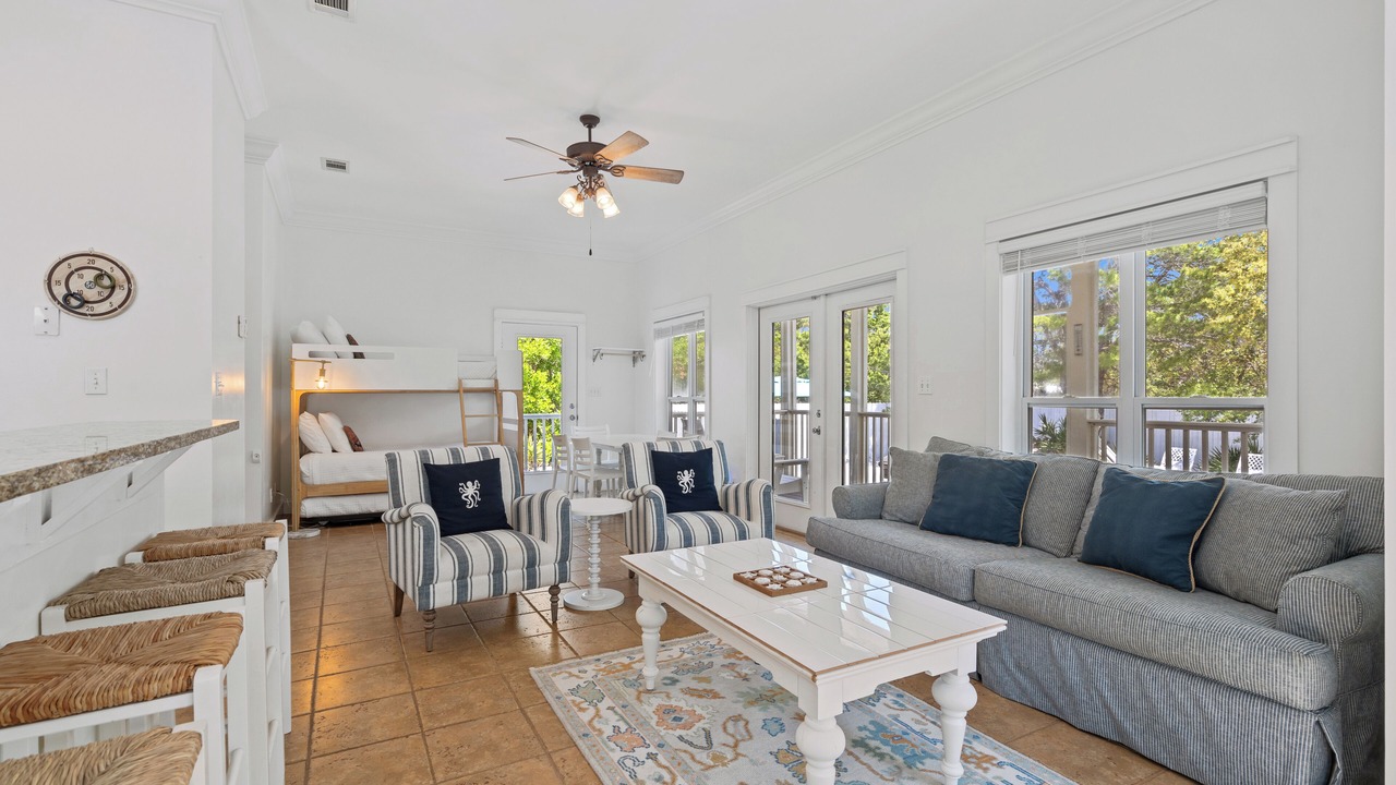 Photo of Livingroom in White's Gulfview