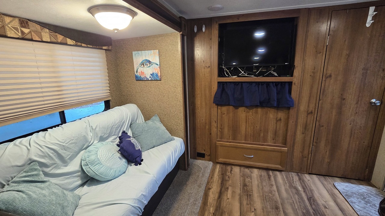 Photo of Livingroom in Salt Springs