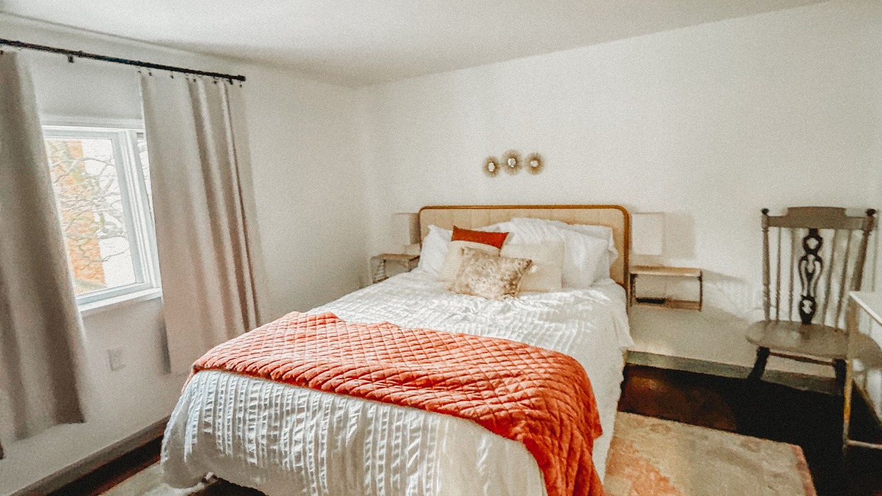 Photo of Bedroom in Oswego