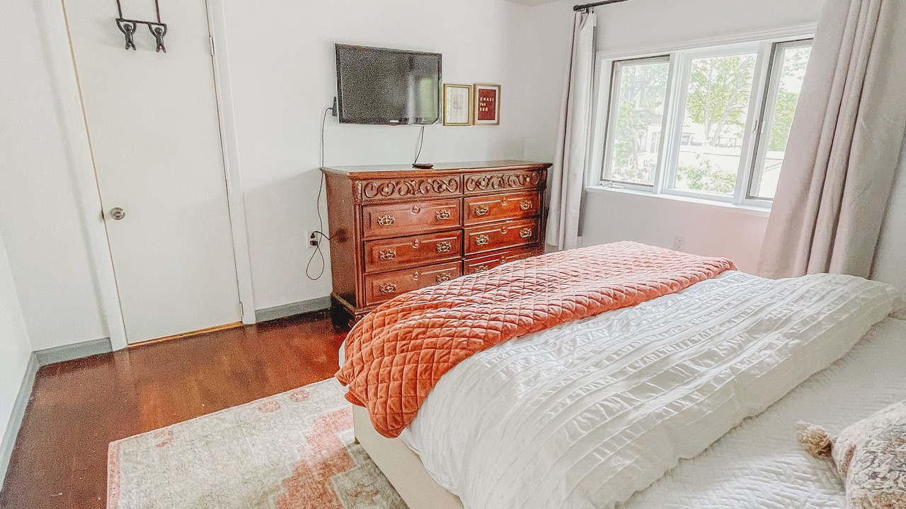 Photo of Bedroom in Oswego