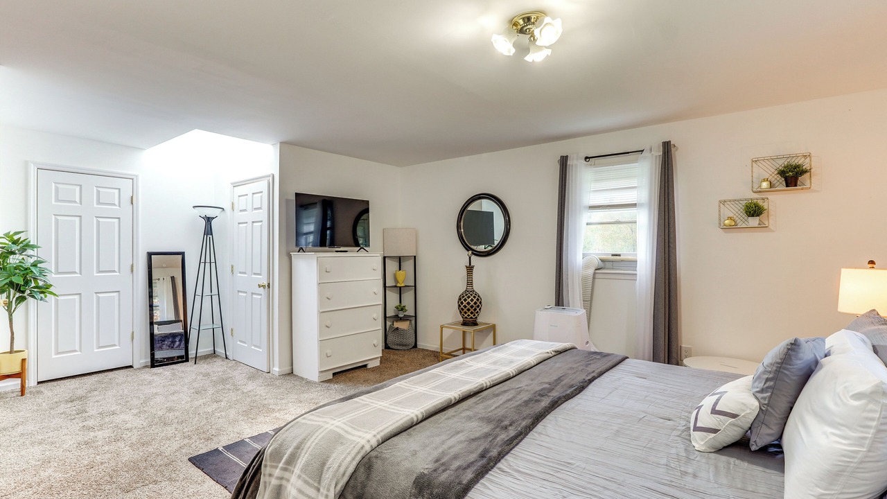Photo of Bedroom in Parksville