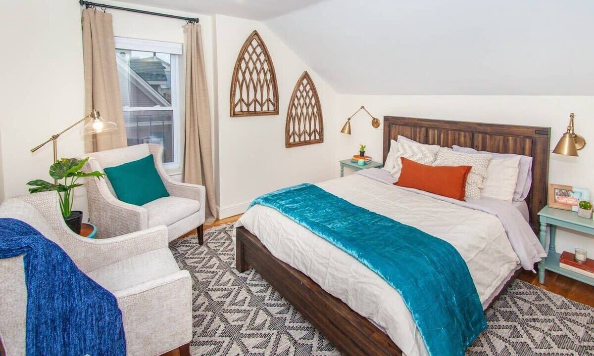 Photo of Bedroom in Roxbury