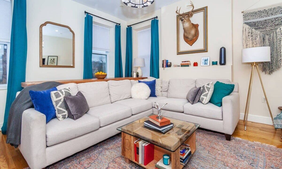 Photo of Livingroom in Roxbury