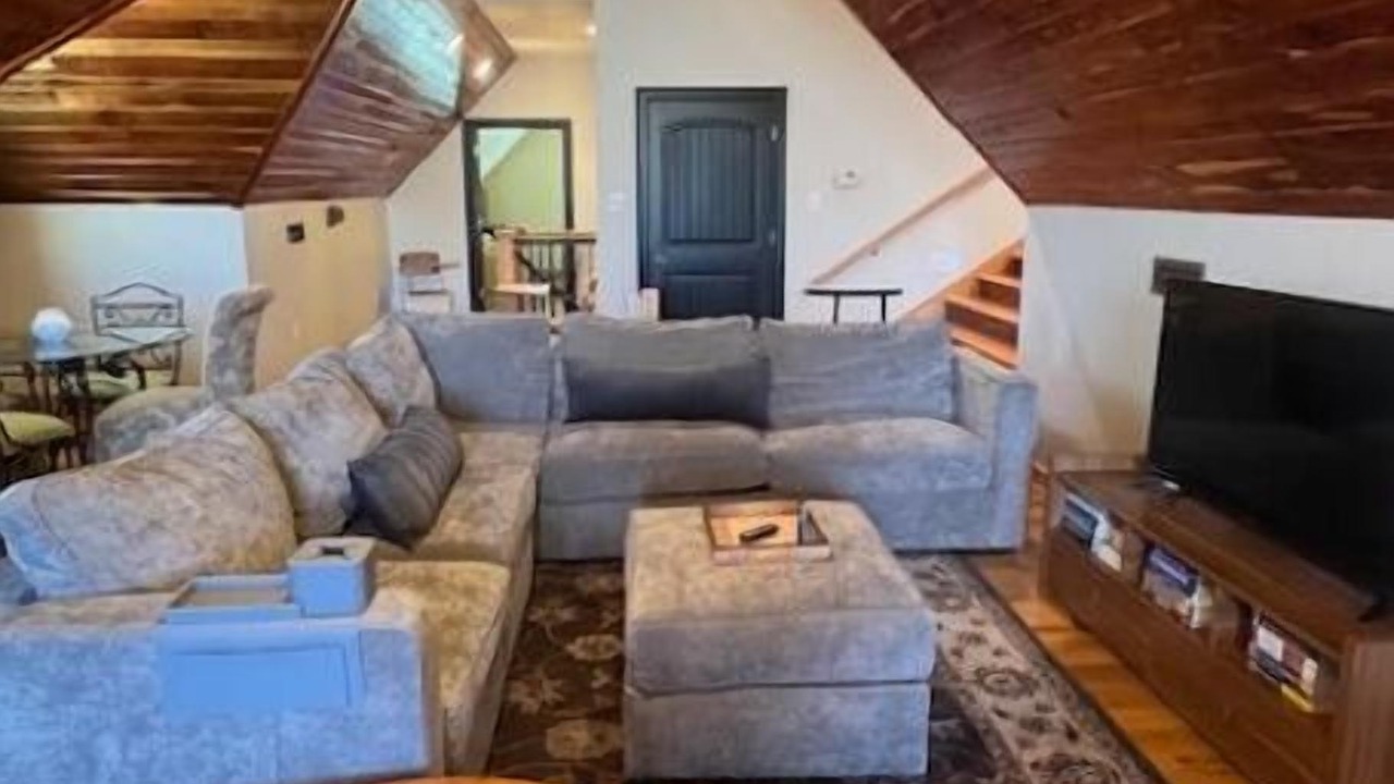 Photo of Livingroom in Piney Mountain