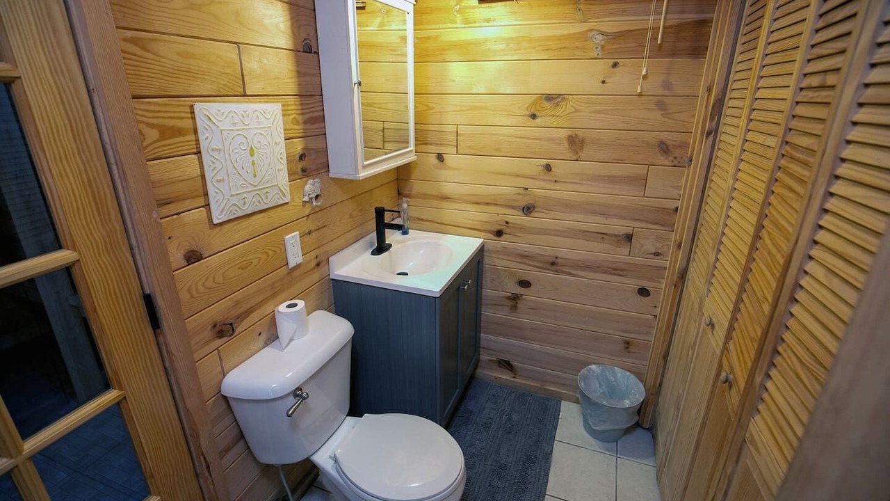 Photo of Bathroom in Lake