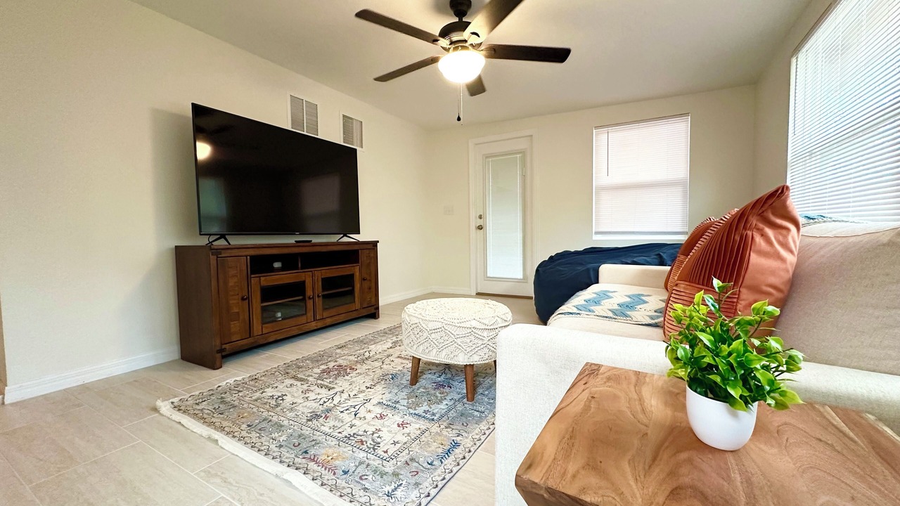 Photo of Livingroom in Cypress Gardens