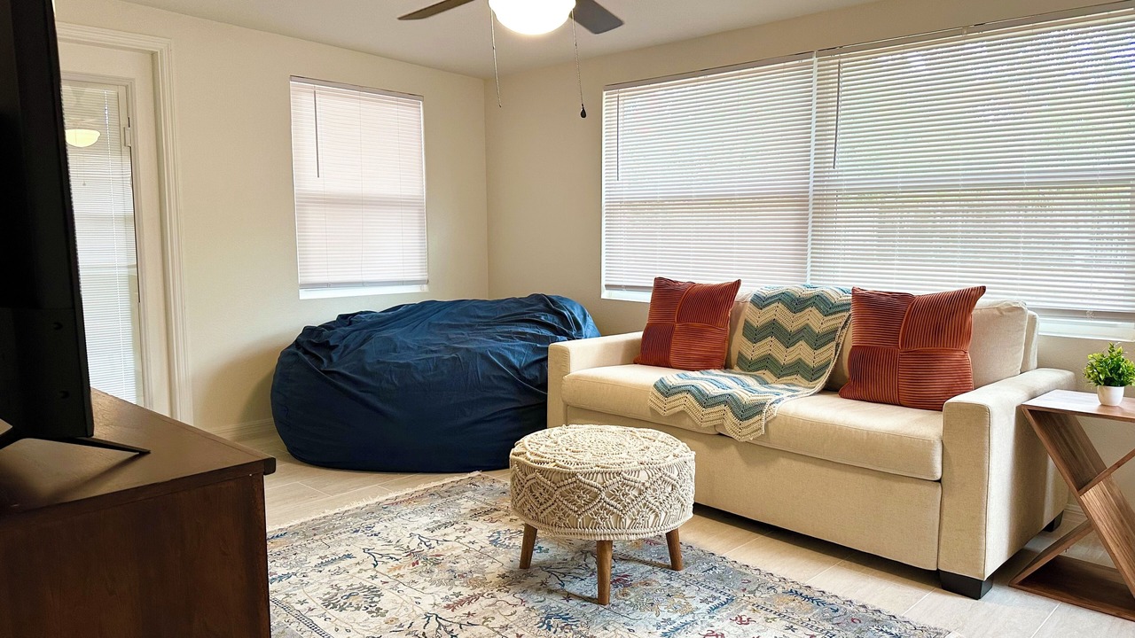 Photo of Livingroom in Cypress Gardens